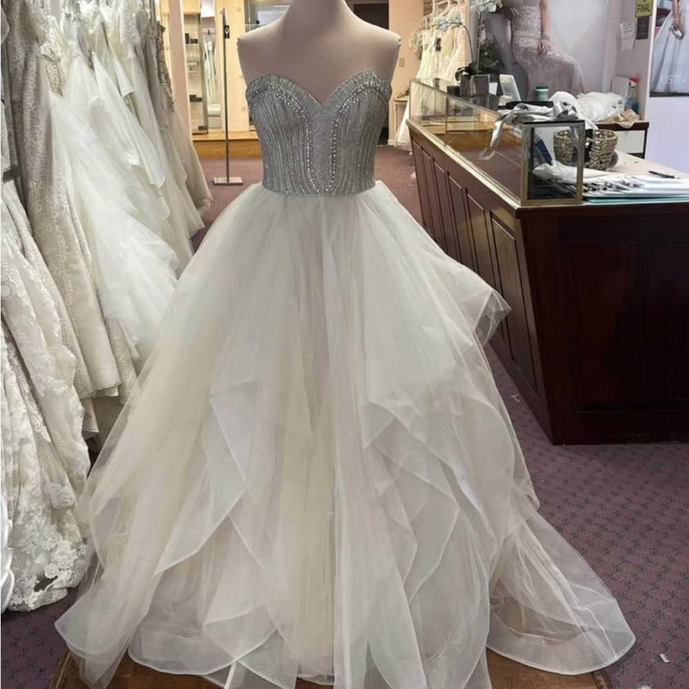 Elegant Strapless White Prom Gown